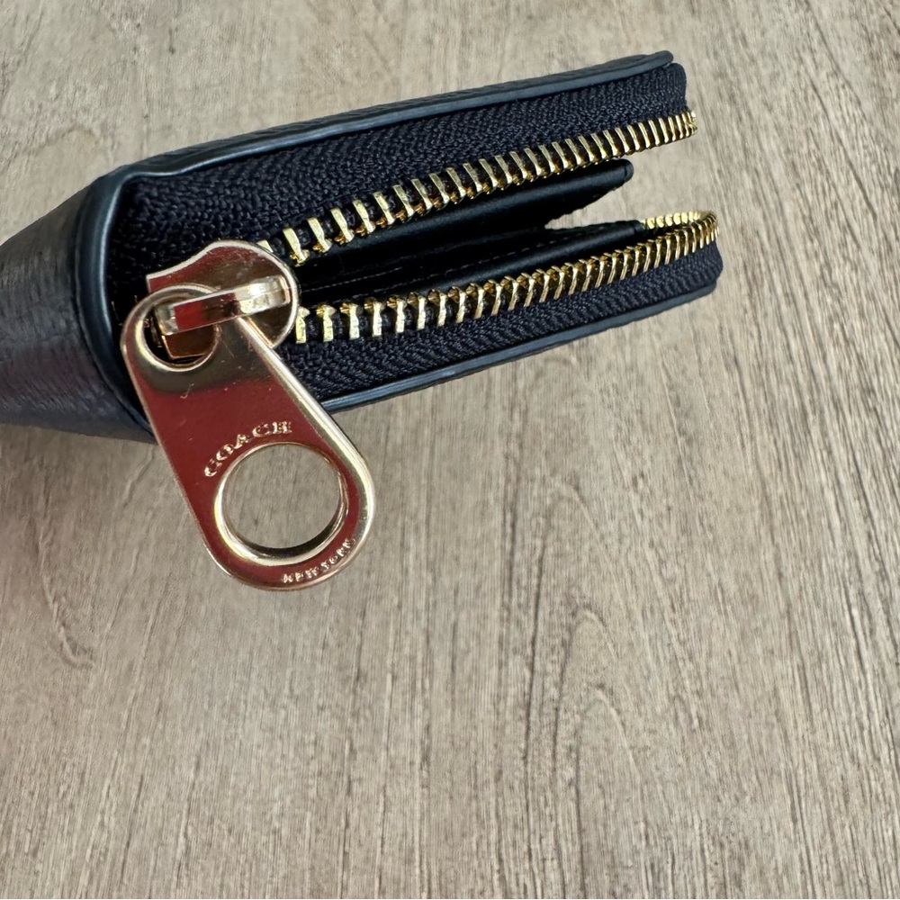 Coach Crossgrain Leather Zip Around Wallet - Black - Picture 4 of 7